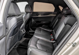 Подержанный автомобиль Kia K5 2021 года (12 фото)