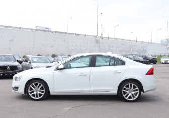 Подержанный автомобиль Volvo S60 2017 года (8 фото)
