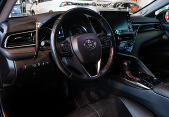 Подержанный автомобиль Toyota Camry Sedan 2021 года (13 фото)