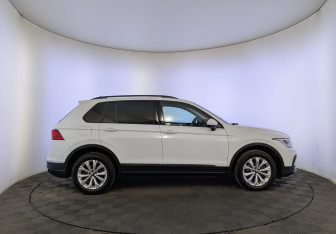 Подержанный автомобиль Volkswagen Tiguan 2021 года (4 фото)