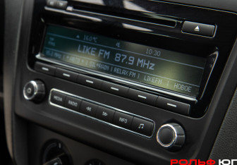 Подержанный автомобиль Skoda Rapid Liftback 2014 года (13 фото)