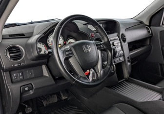 Подержанный автомобиль Honda Pilot 2012 года (16 фото)