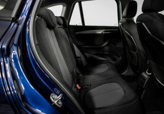 Подержанный автомобиль BMW X1 2017 года (11 фото)