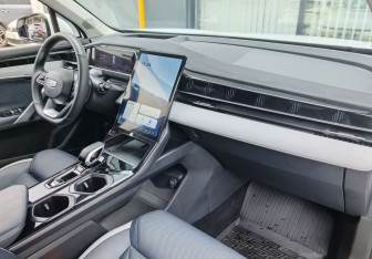 Подержанный автомобиль Geely Atlas 2023 года (13 фото)