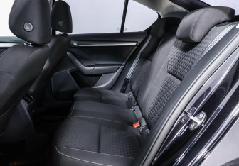 Подержанный автомобиль Skoda Octavia Liftback 2017 года (13 фото)