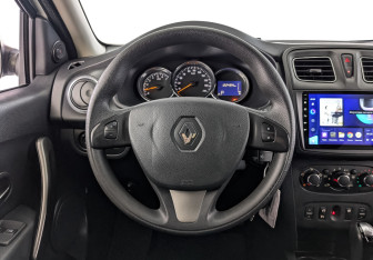 Подержанный автомобиль Renault Logan Sedan 2017 года (20 фото)