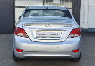 Подержанный автомобиль Hyundai Solaris Sedan 2012 года (6 фото)