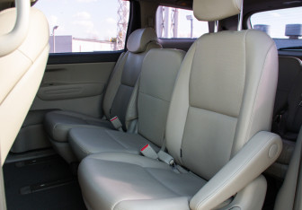 Подержанный автомобиль Kia Carnival 2016 года (9 фото)
