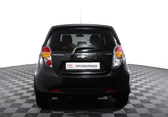 Подержанный автомобиль Chevrolet Spark 2011 года (6 фото)