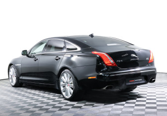 Подержанный автомобиль Jaguar XJ 2013 года (8 фото)