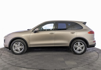 Подержанный автомобиль Porsche Cayenne 2014 года (8 фото)