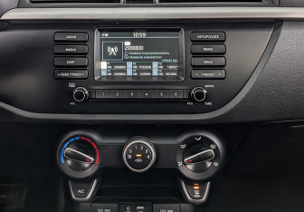 Подержанный автомобиль Kia Rio Sedan 2020 года (17 фото)