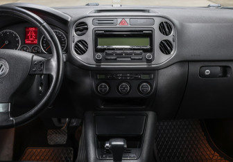 Подержанный автомобиль Volkswagen Tiguan 2009 года (15 фото)