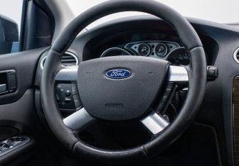 Подержанный автомобиль Ford Focus Sedan 2008 года (15 фото)