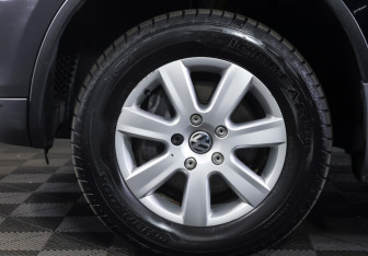 Подержанный автомобиль Volkswagen Touareg 2012 года (20 фото)