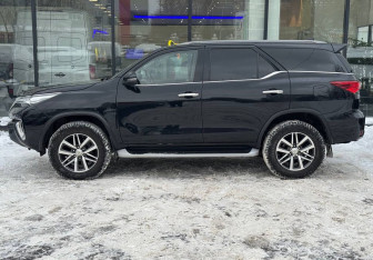 Подержанный автомобиль Toyota Fortuner 2019 года (5 фото)