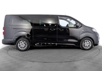 Подержанный автомобиль Peugeot Traveller 2021 года (4 фото)