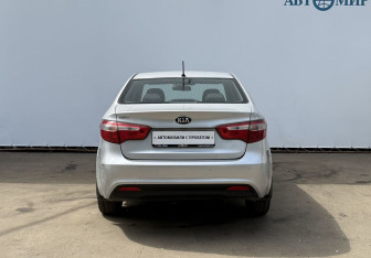 Подержанный автомобиль Kia Rio Sedan 2013 года (6 фото)