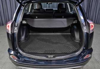 Подержанный автомобиль Toyota RAV4 2018 года (10 фото)