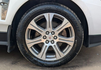 Подержанный автомобиль Cadillac SRX 2011 года (18 фото)