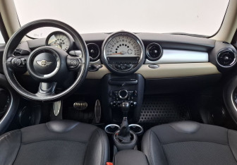 Подержанный автомобиль MINI Hatch 2010 года (14 фото)