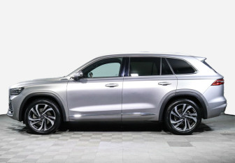 Подержанный автомобиль Geely Monjaro 2022 года (3 фото)