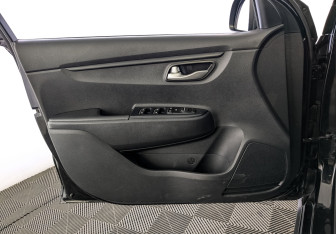 Подержанный автомобиль Kia Rio Hatchback 2020 года (19 фото)