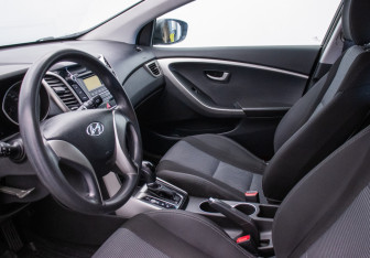Подержанный автомобиль Hyundai i30 Hatchback 2015 года (10 фото)