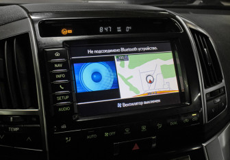 Подержанный автомобиль Toyota Land Cruiser Suv 2013 года (18 фото)