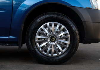 Подержанный автомобиль Renault Logan Sedan 2009 года (15 фото)