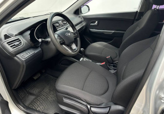 Подержанный автомобиль Kia Rio Sedan 2013 года (9 фото)