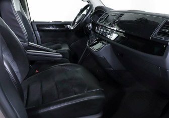 Подержанный автомобиль Volkswagen Multivan 2018 года (9 фото)