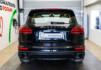 Подержанный автомобиль Porsche Cayenne 2015 года (5 фото)