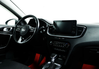 Подержанный автомобиль Kia Ceed Hatchback 2020 года (9 фото)