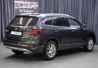 Подержанный автомобиль Jetta VS7 2023 года (5 фото)