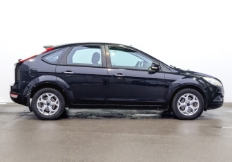 Подержанный автомобиль Ford Focus Hatchback 2010 года (4 фото)
