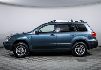 Подержанный автомобиль Mitsubishi Outlander 2003 года (8 фото)