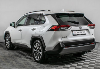 Подержанный автомобиль Toyota RAV4 2020 года (7 фото)