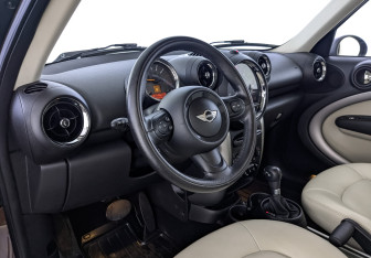 Подержанный автомобиль MINI Countryman 2015 года (15 фото)