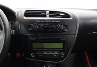 Подержанный автомобиль SEAT Leon Hatchback 2012 года (18 фото)