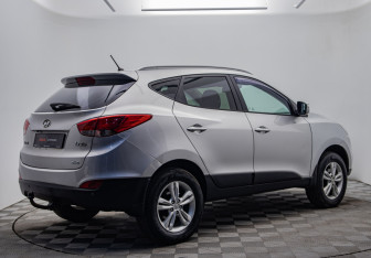 Подержанный автомобиль Hyundai ix35 2010 года (5 фото)