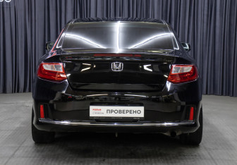 Подержанный автомобиль Honda Accord Coupe 2012 года (6 фото)