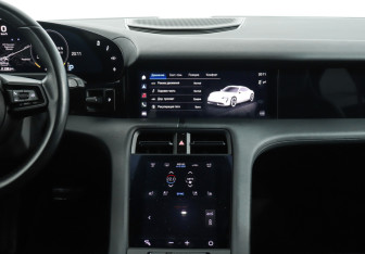 Подержанный автомобиль Porsche Taycan 2021 года (16 фото)
