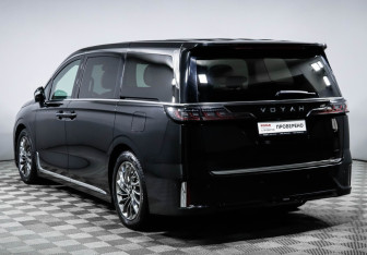 Подержанный автомобиль Voyah Dream 2023 года (7 фото)