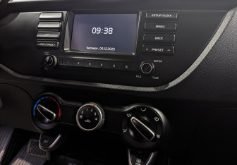 Подержанный автомобиль Kia Rio Hatchback 2019 года (25 фото)