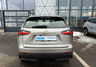 Подержанный автомобиль Lexus NX 2015 года (6 фото)