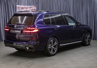 Подержанный автомобиль BMW X7 2022 года (5 фото)