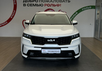 Подержанный автомобиль Kia Sorento 2022 года (2 фото)
