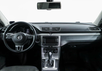 Подержанный автомобиль Volkswagen Passat Sedan 2011 года (8 фото)