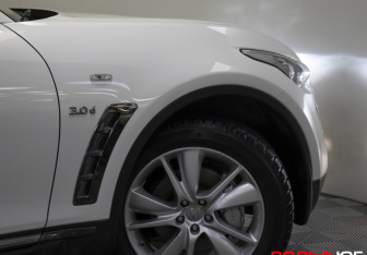 Подержанный автомобиль Infiniti QX70 2016 года (22 фото)